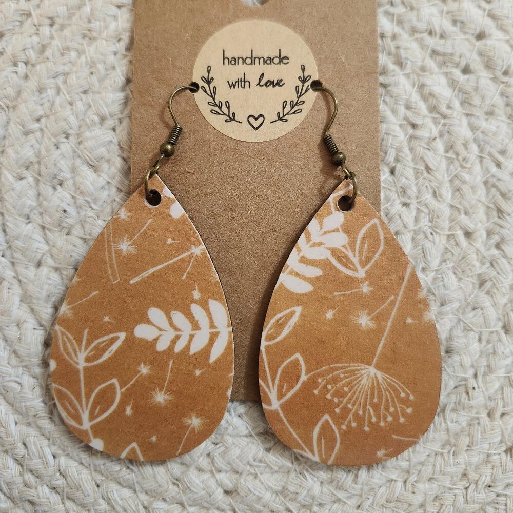 ~Handmade~ vintage style, boho, botanical earrings
